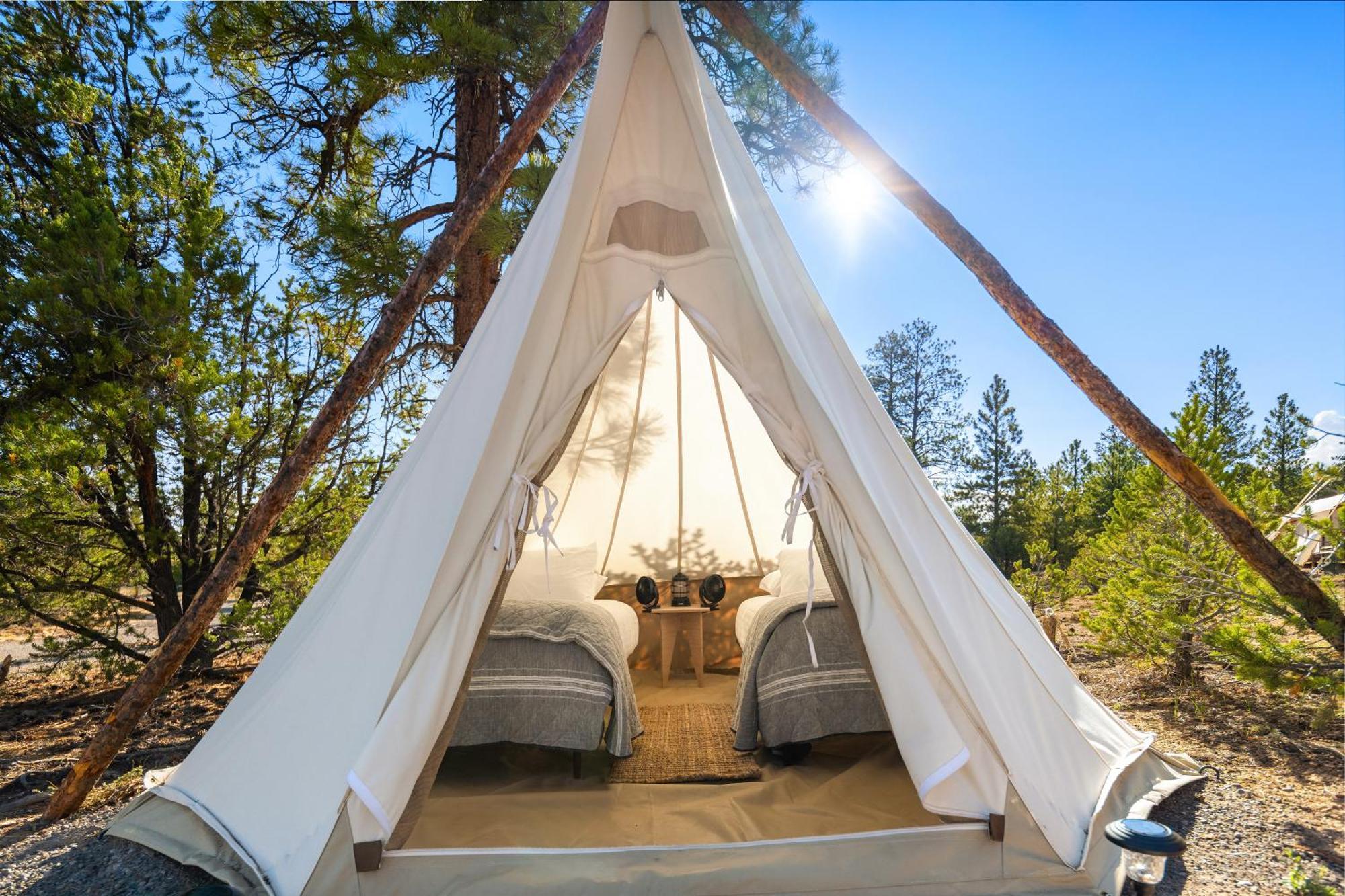 Luxury tent Under Canvas Bryce Canyon